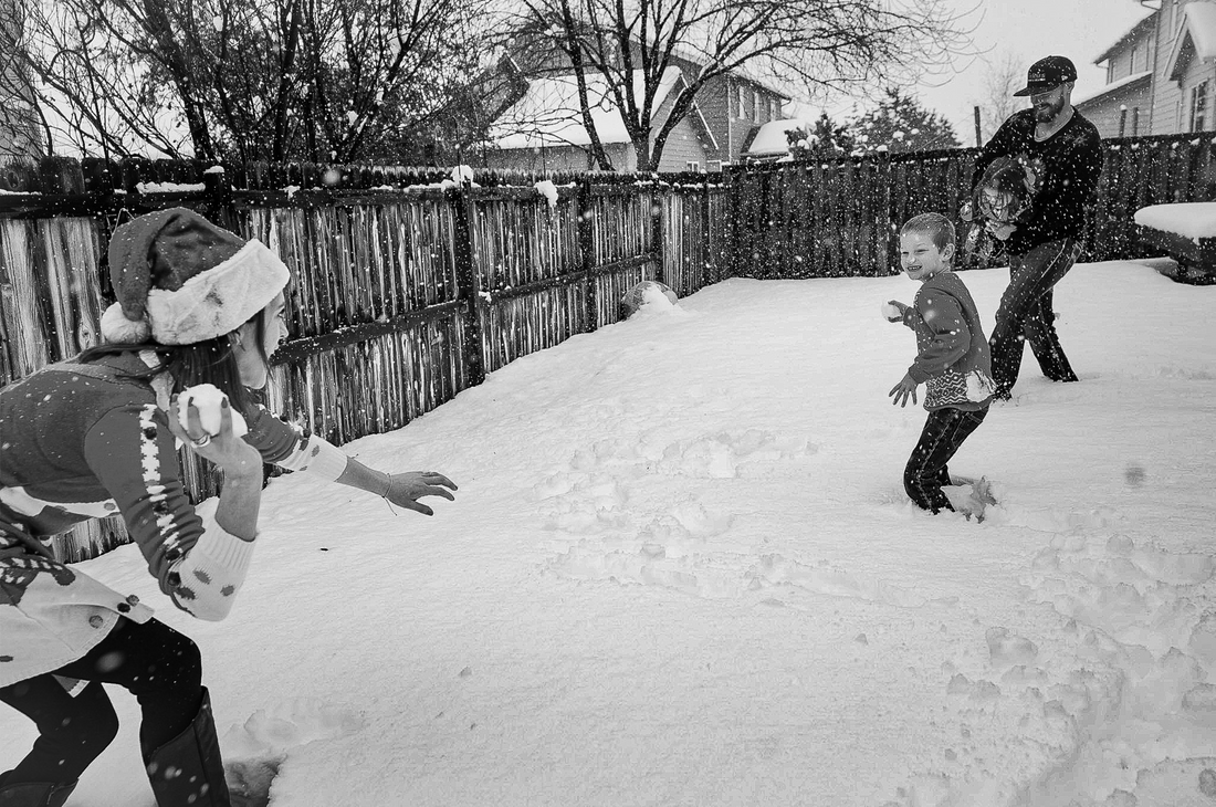 Winter Wonderland and Christmas Sweaters: A Delightful Family Photoshoot